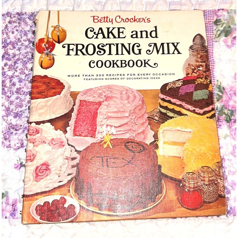 Vtg Cook Book - Betty Crocker's Cake and Frosting Mix Cookbook - Dated 1966